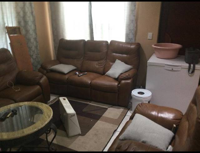 2 BEDROOM HOUSE FOR SALE IN ALEXANDRA